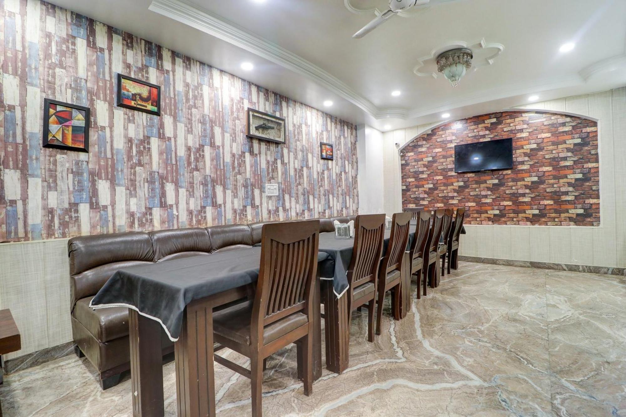 Capital O Divine Hotel Amritsar Exterior foto