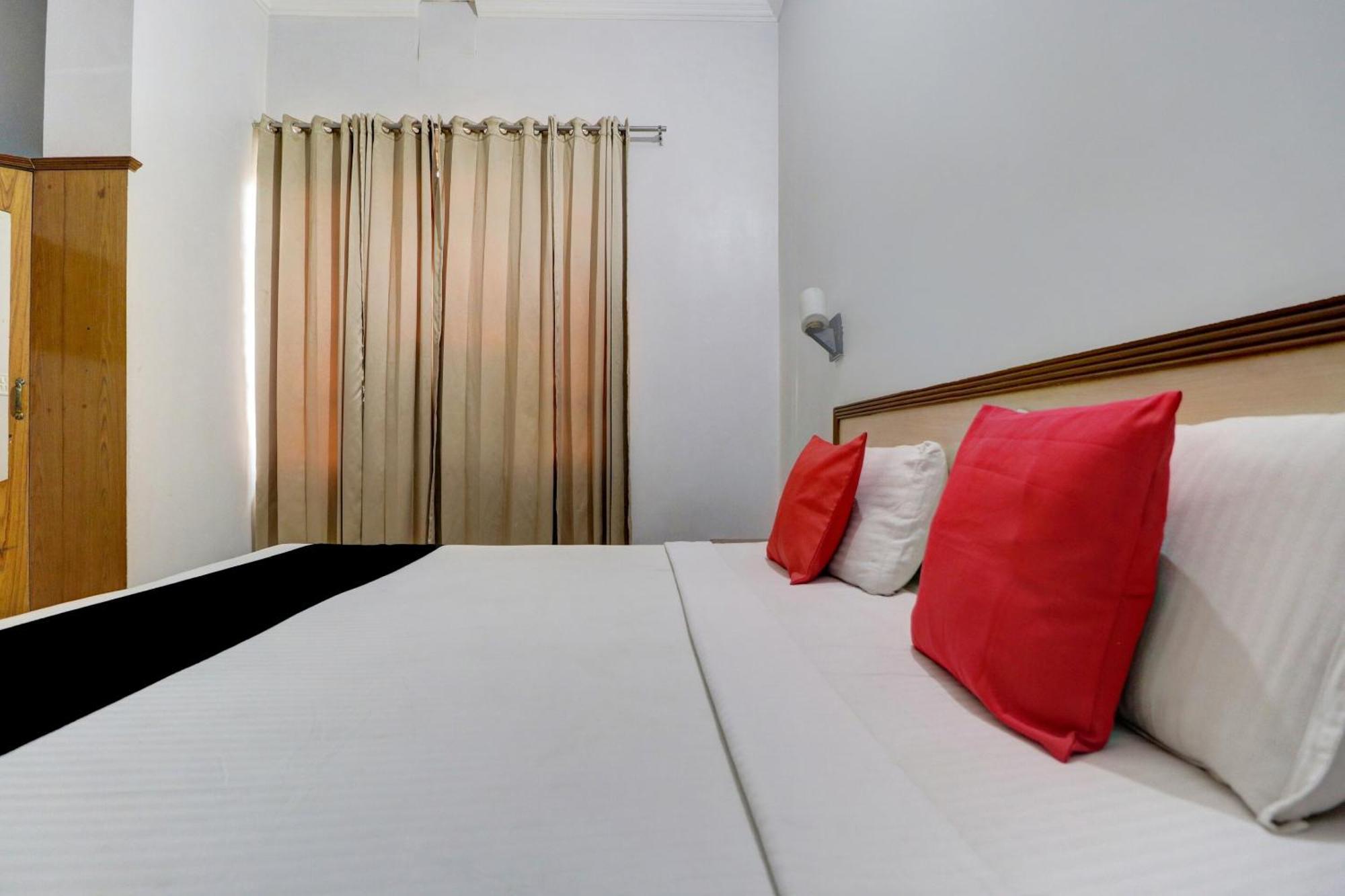 Capital O Divine Hotel Amritsar Exterior foto