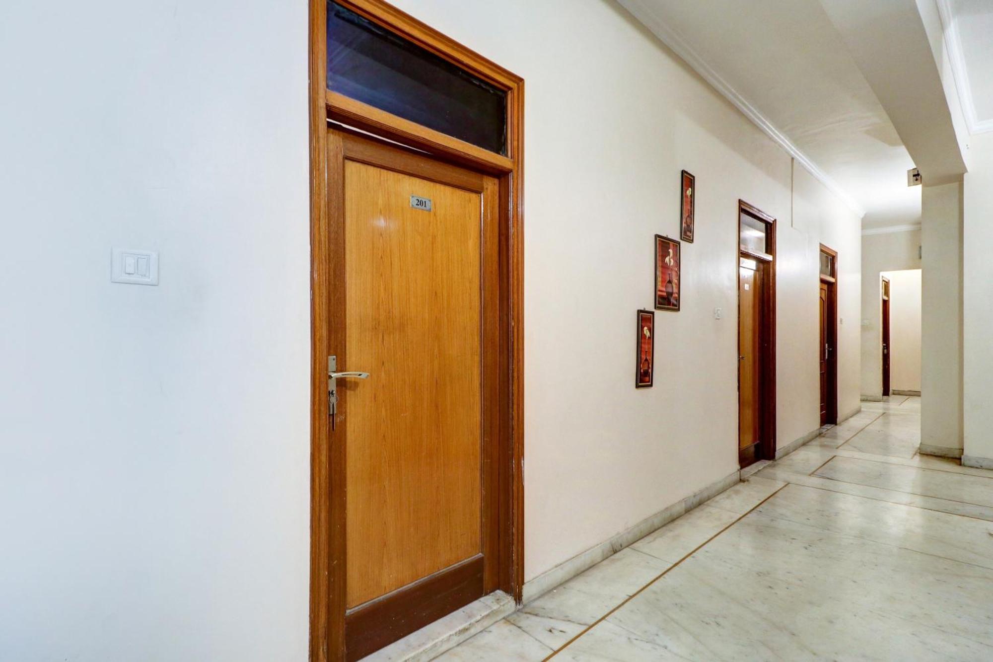 Capital O Divine Hotel Amritsar Exterior foto