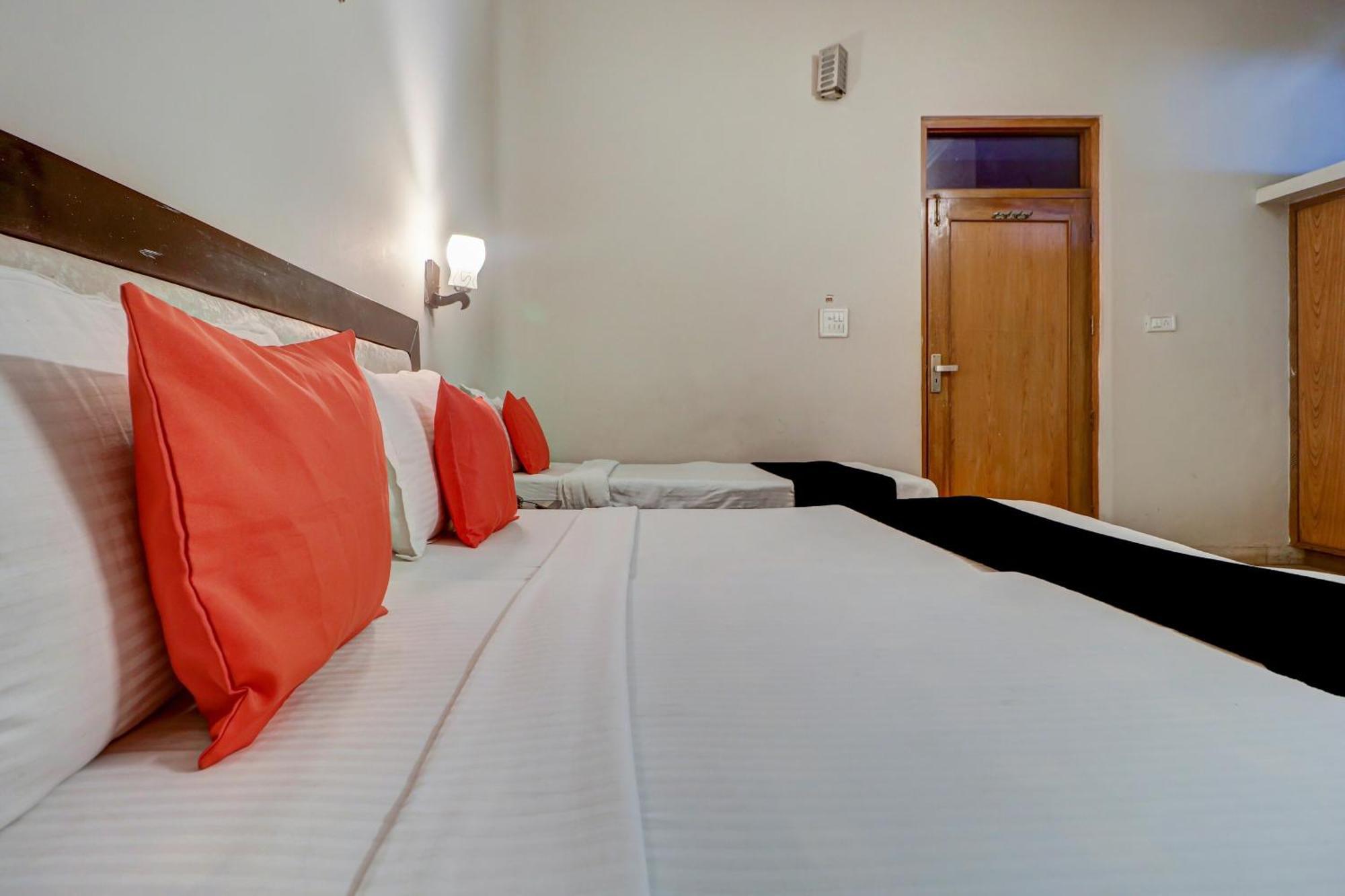 Capital O Divine Hotel Amritsar Exterior foto