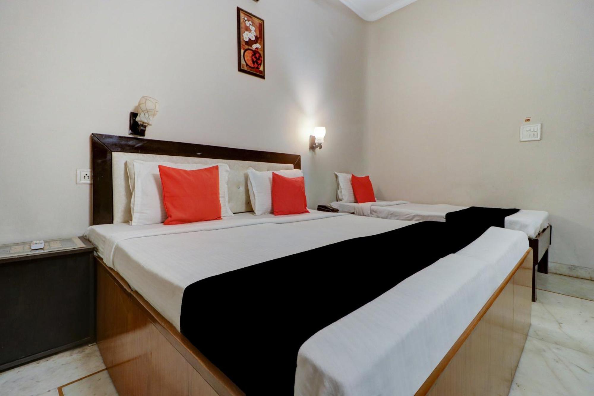 Capital O Divine Hotel Amritsar Exterior foto