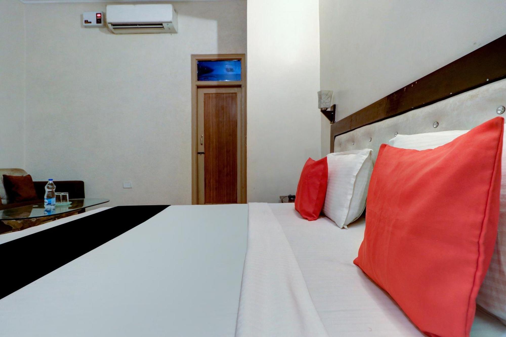 Capital O Divine Hotel Amritsar Exterior foto