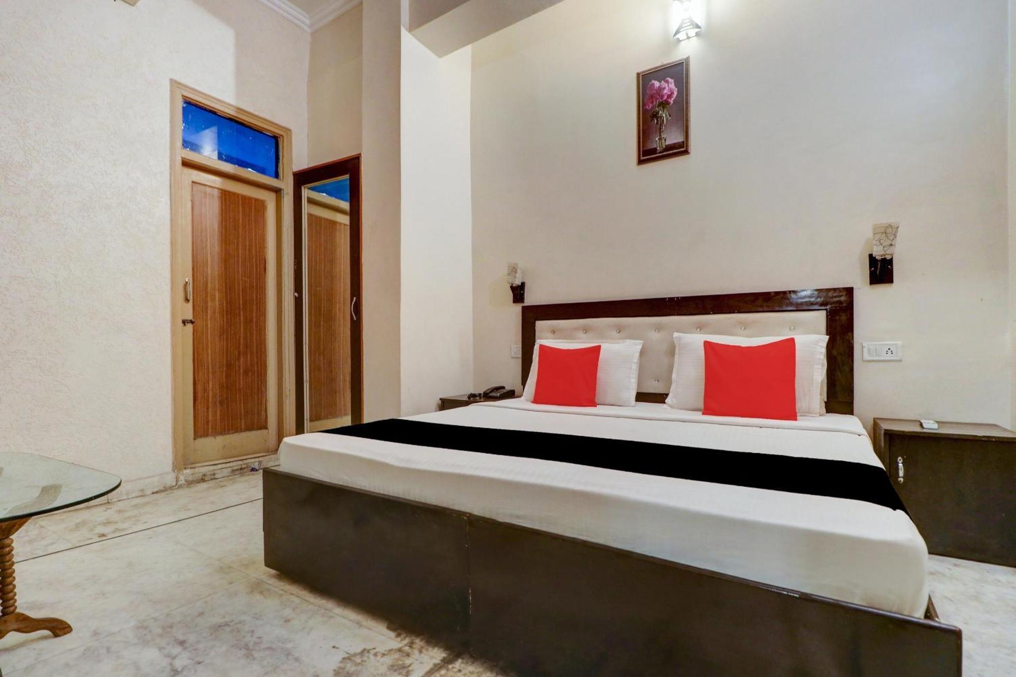 Capital O Divine Hotel Amritsar Exterior foto