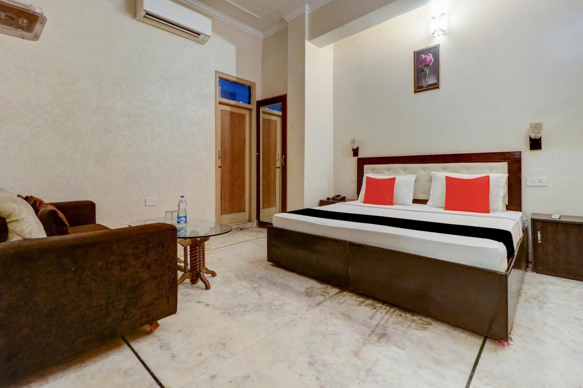 Capital O Divine Hotel Amritsar Exterior foto
