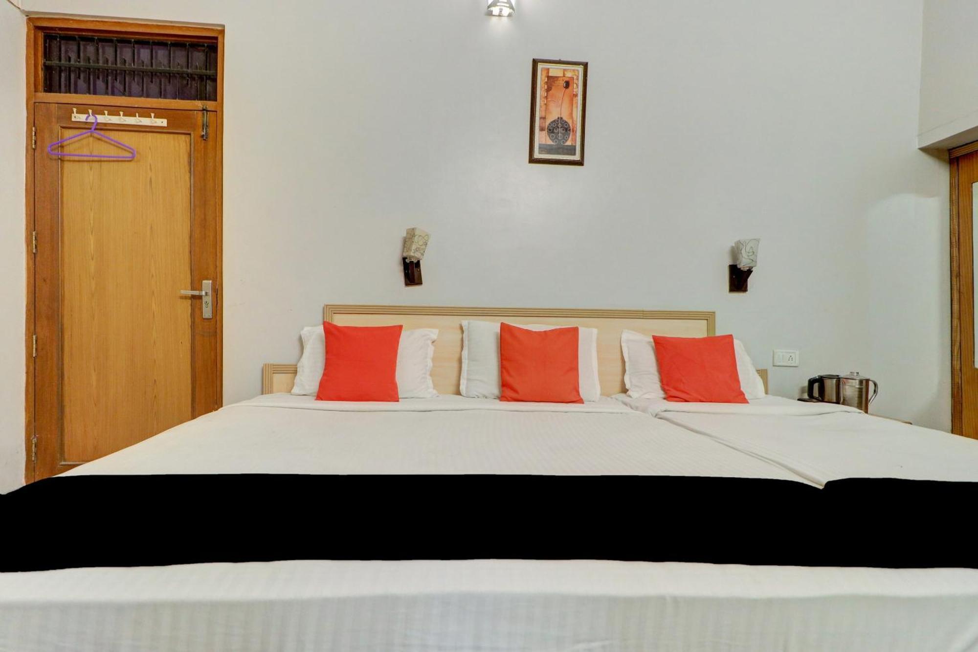 Capital O Divine Hotel Amritsar Exterior foto