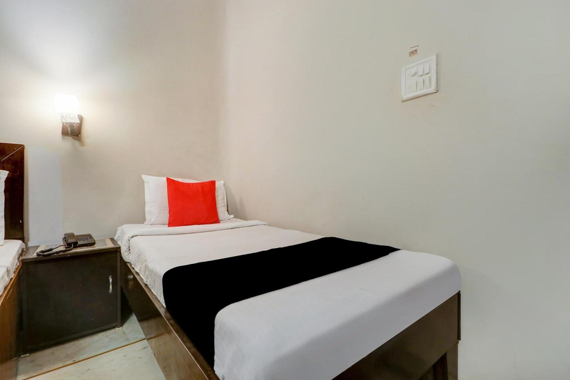 Capital O Divine Hotel Amritsar Exterior foto