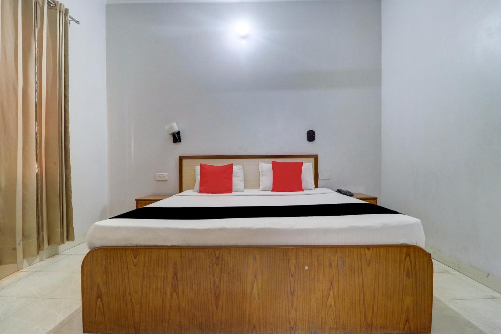 Capital O Divine Hotel Amritsar Exterior foto